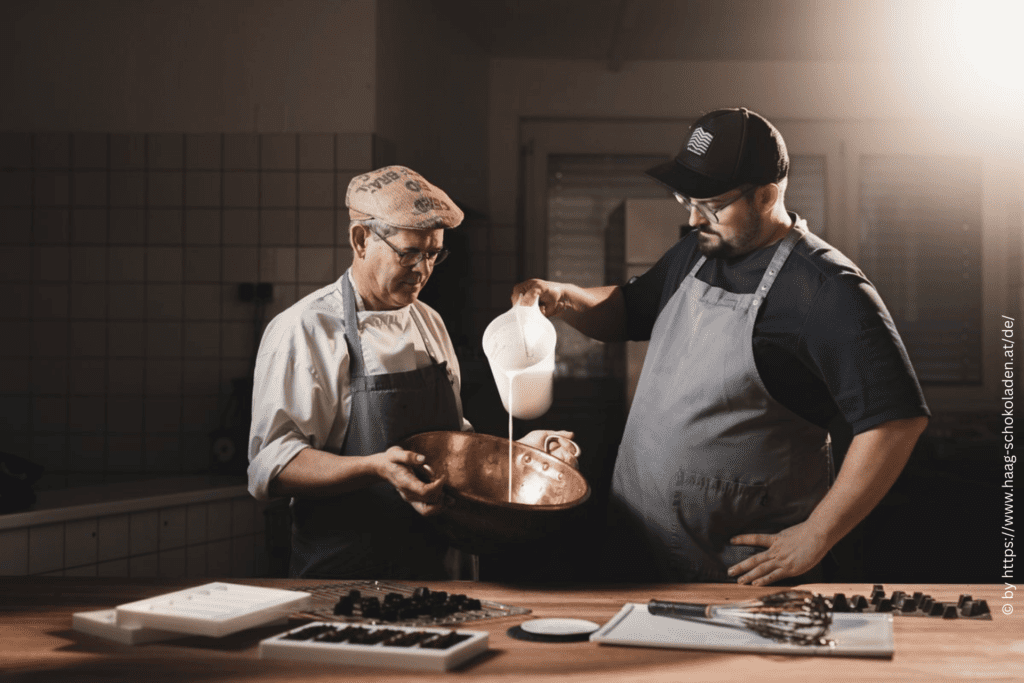 Chocolatiers bei der Arbeit_Image by Tiroler Edle